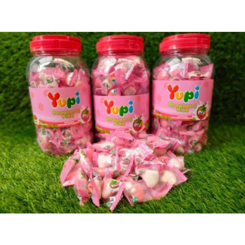 

YUPI STRAWBERY KISS JAR 300G / YUPI TOPLES / PERMEN YUPI / YUPI JAR