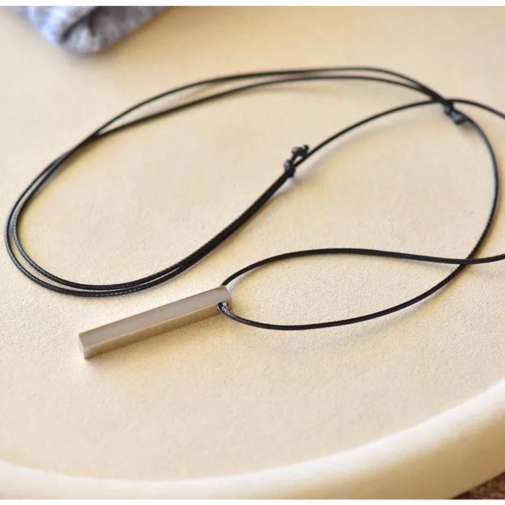 KALUNG TALI HITAM LIONTIN BALOK TITANIUM