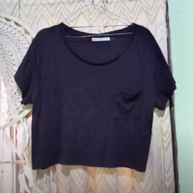 Kaos Thisrt Crop Top Pull & Bear