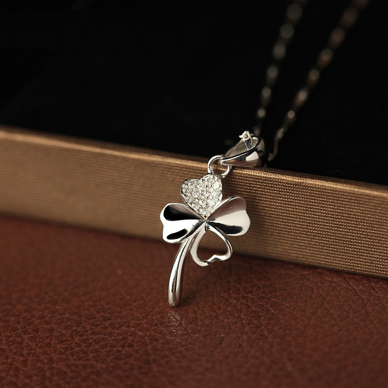 [Ready Stock]Fashion Silver Plated Short Necklace Simple Four-Leaf Clover Pendant