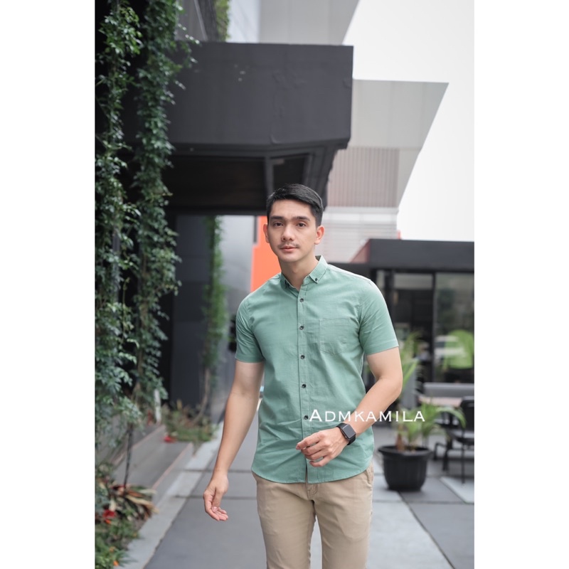 Kemeja pria polos slimfit kasual basic HeM lengan pendek hijau mint sage