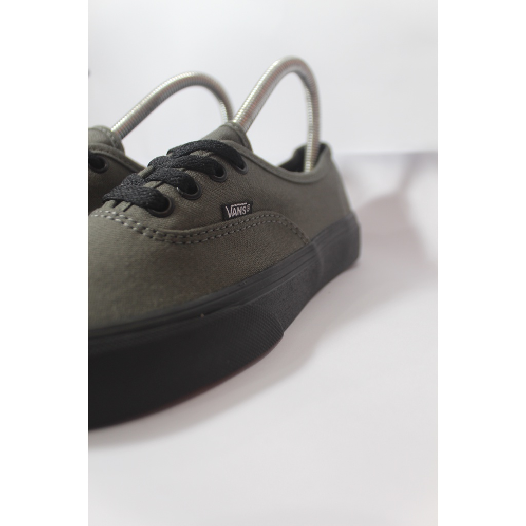 Vans hotsell authentic army