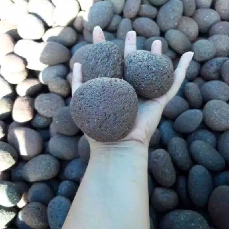 batu kali untuk membersihkan daki