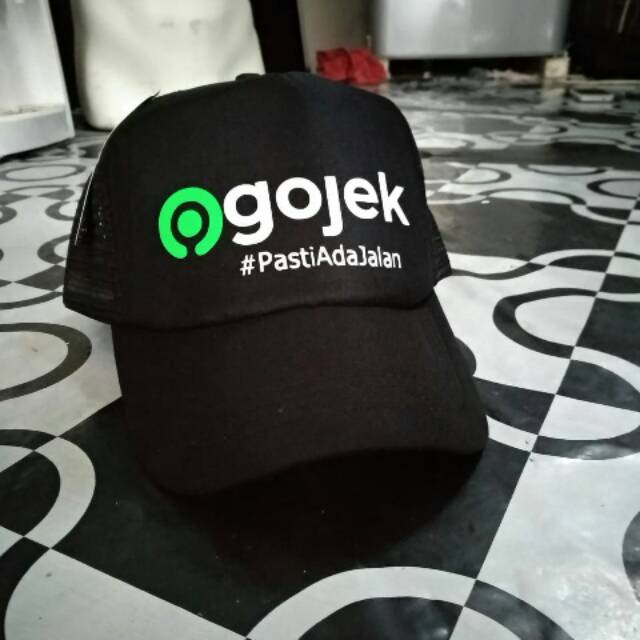 Topi GOJEK tipe trucker