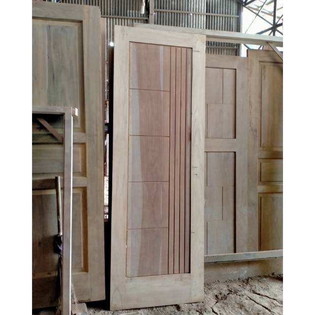 Pintu minimalis kayu meranti