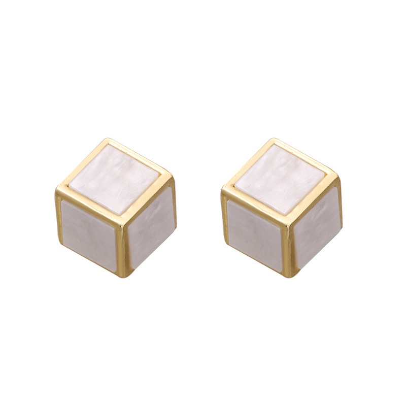 Bahasa Perancis anting-anting tiga dimensi persegi sederhana fashion desain telinga studs warna yang