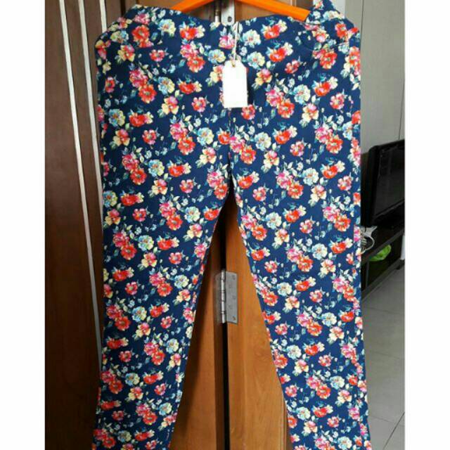 

Celana pensil motif