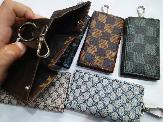Gantungan kunci motif lokal