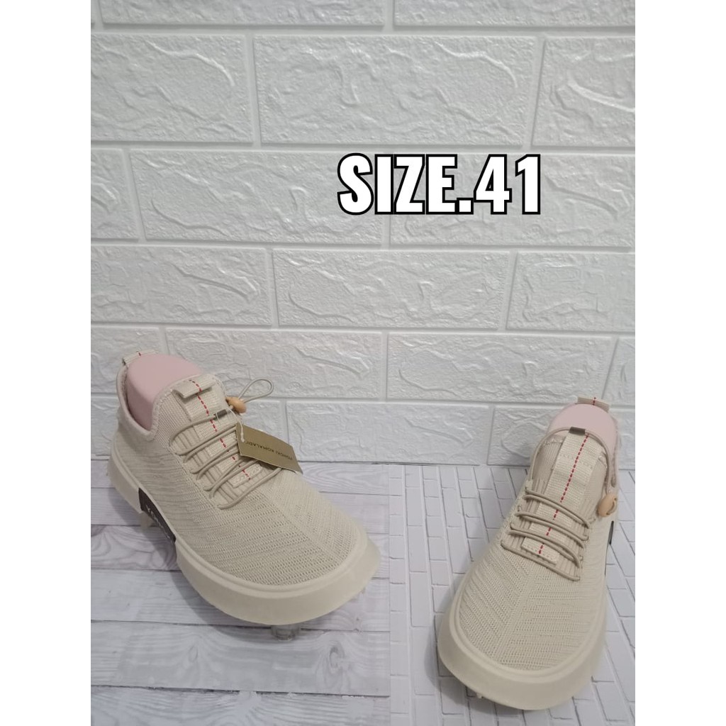 Sepatu Pria Yongki Komaladi