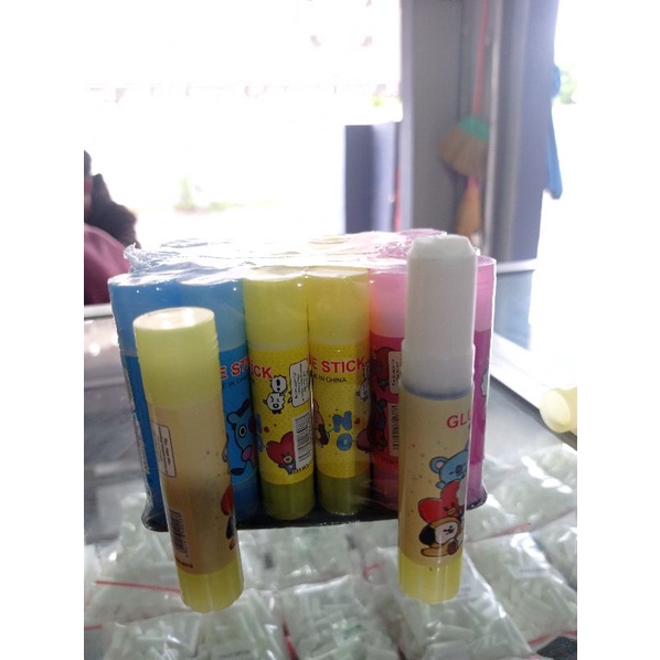 

glue stick / lem kertas 8gr