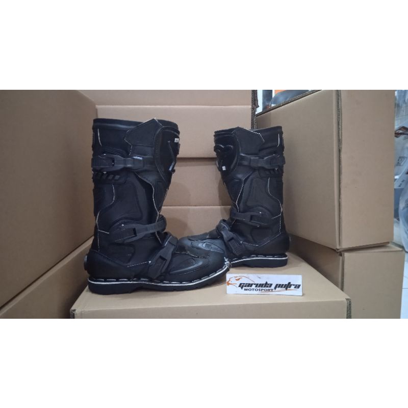 SEPATU TRAIL RNL MX FULL BLACK