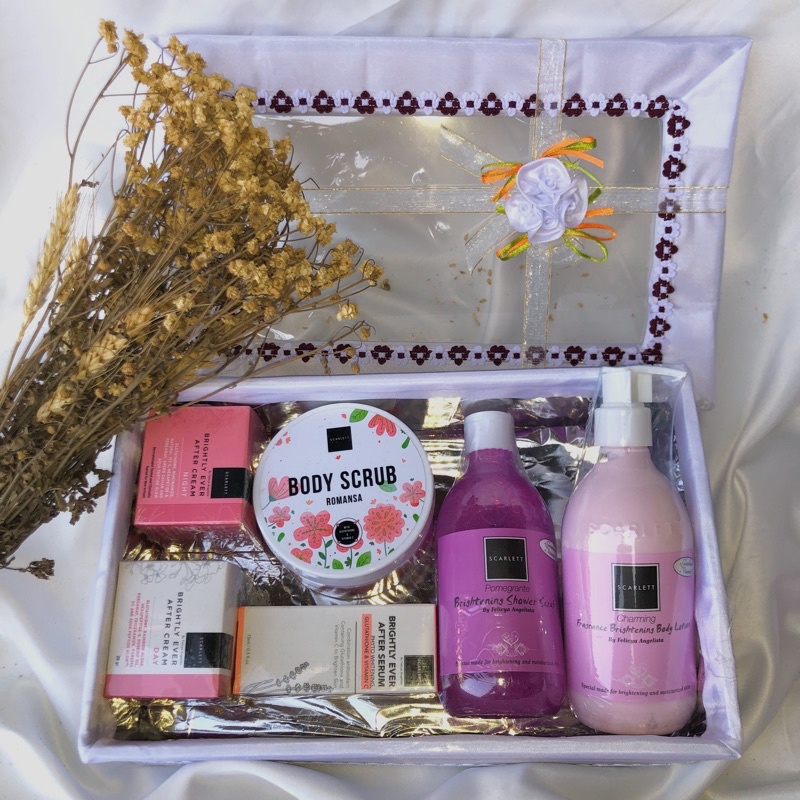 HAMPERS SESERAHAN SCARLETT WHITENING BY FELICIA BODY LOTION SHOWER SCRUB SERUM NIGHT DAY CREAM ACNE