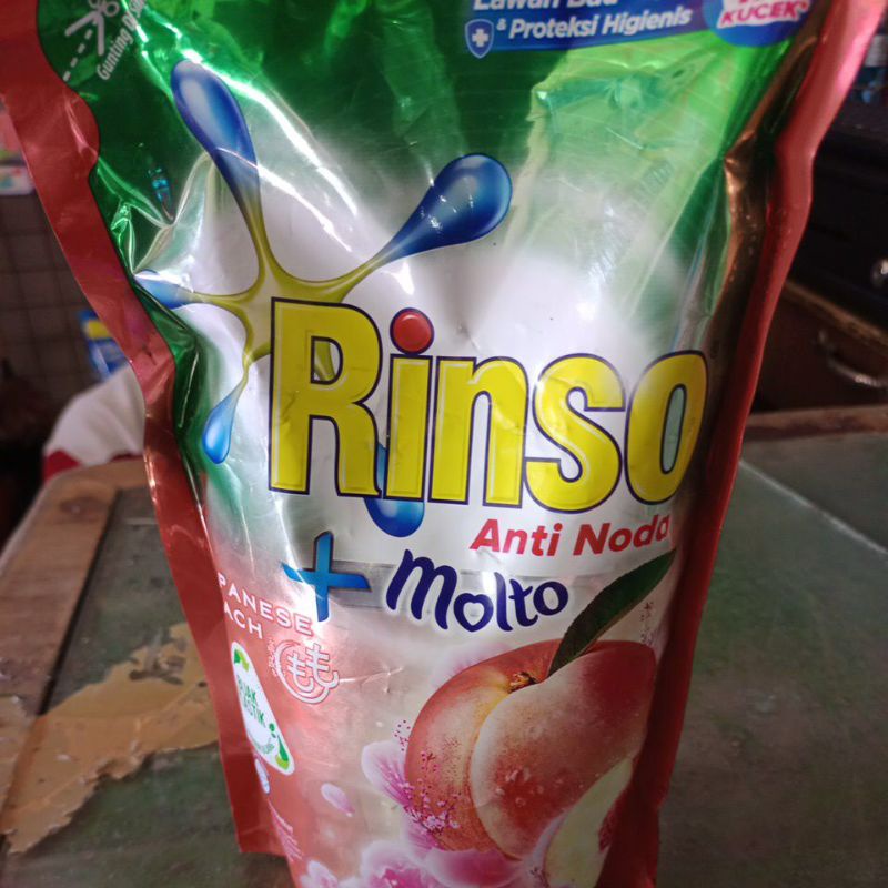 Rinso Cair Japanese Peach 750 ml