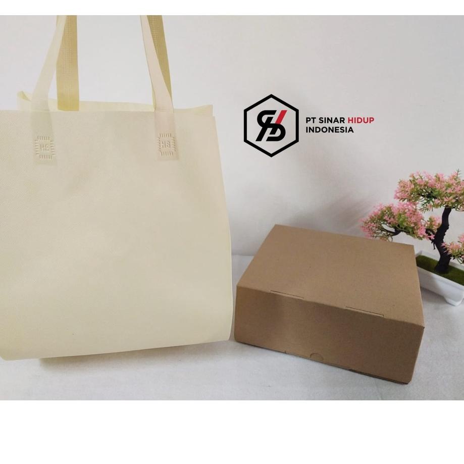 

TAS BOX KUE SPUNBOND / GOODIE BAG / BOX KUE HS 25 PRESS Perlusin