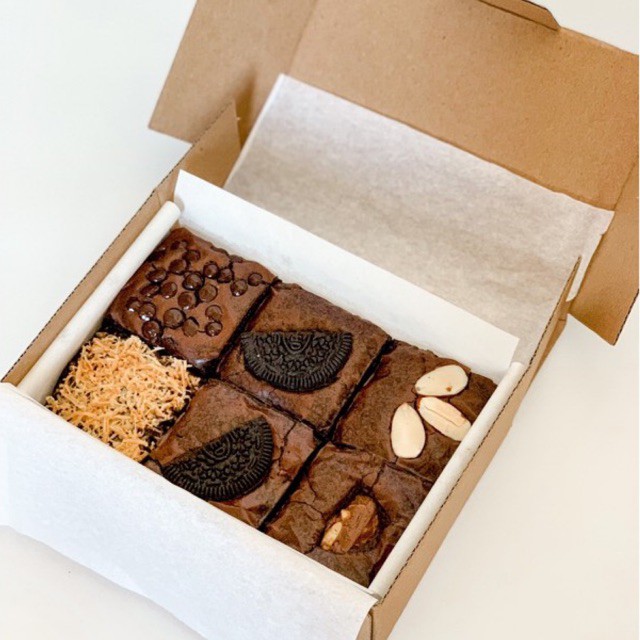 

Fudgy Brownies by Uthie Bakery | Mix topping size Small