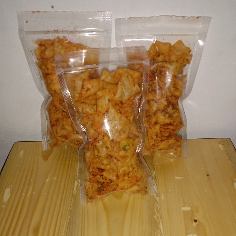 

kripik pangsit extra pedas