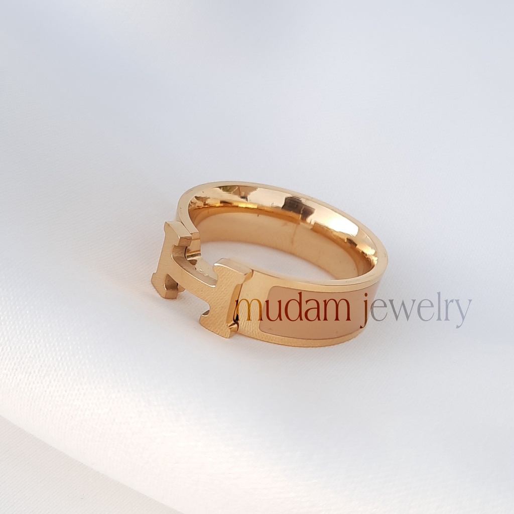 Cincin Titanium Model Huruf &quot; H &quot; Mewah dan Elegan Warna Rose Gold dan Gold