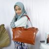 Parsha Bag - Tas Selempang Wanita Ukuran Besar 33x29 Bahan PU Leather Muat Banyak, Elegan, dan Styli
