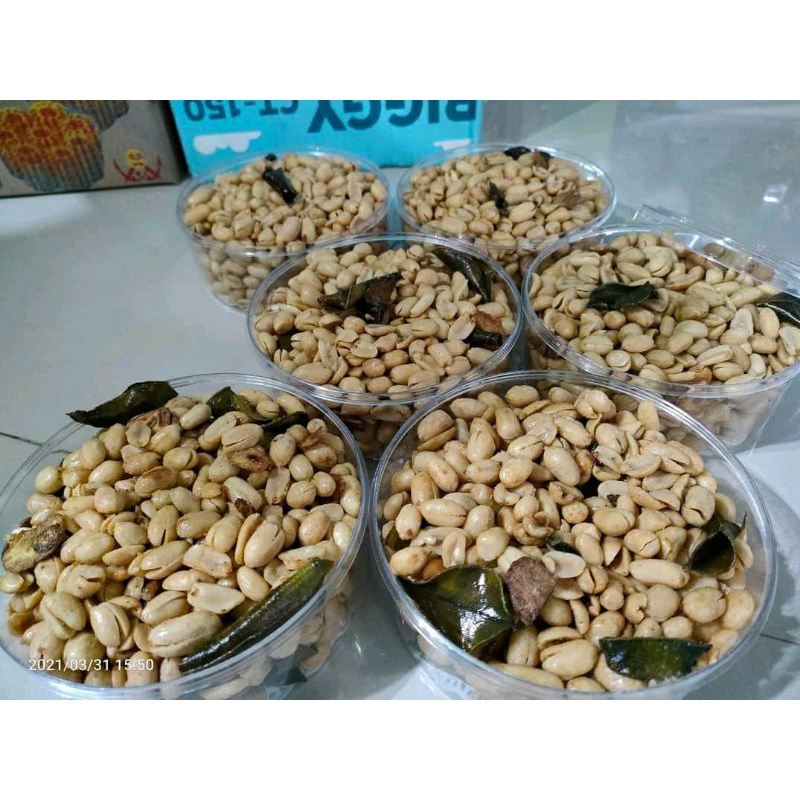 

Kacang asin daun jeruk 250gr