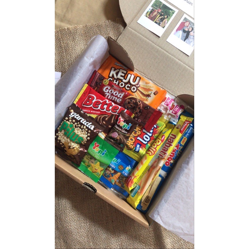 

snack box gift / makanan hadiah box / ide hadiah / hadiah pacar teman saudara dll