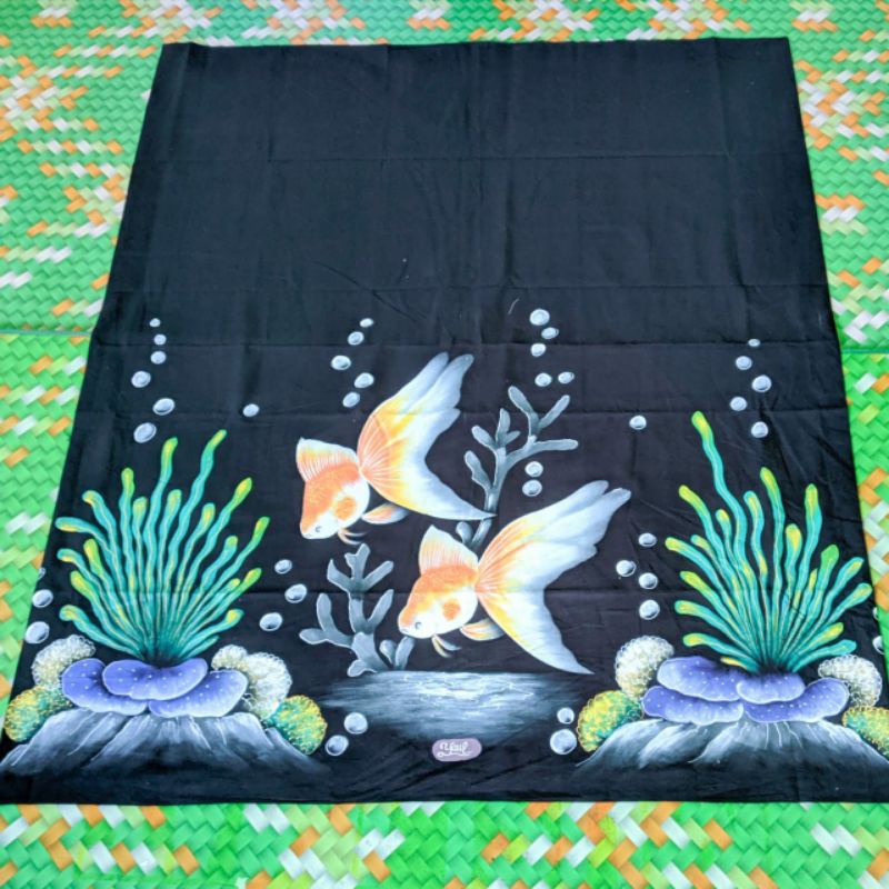 Sarung Lukis Motif Ikan Mas Koi Kembar