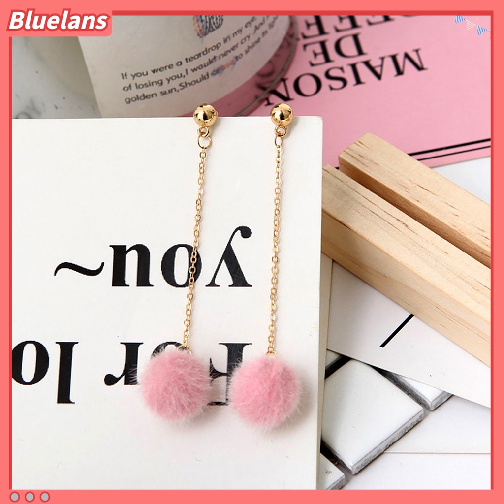 1 Pasang Anting Panjang Menjuntai Aksen Bola Fluffy 5 Warna Untuk Wanita