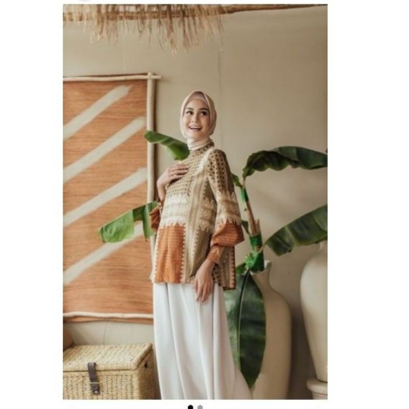 preloved nawa blouse wearing klamby