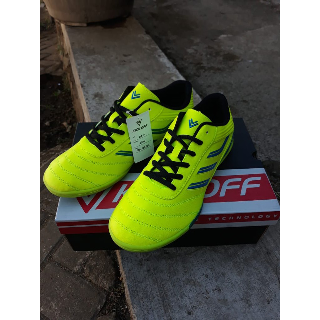 Sepatu Futsal KICK OFF