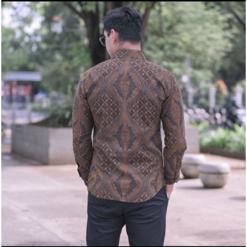 KENCONO COKLAT Baju Batik Lengan Panjang Slimfit Pria Modern Bahan Katun Halus Full Furing Motif Gedheg