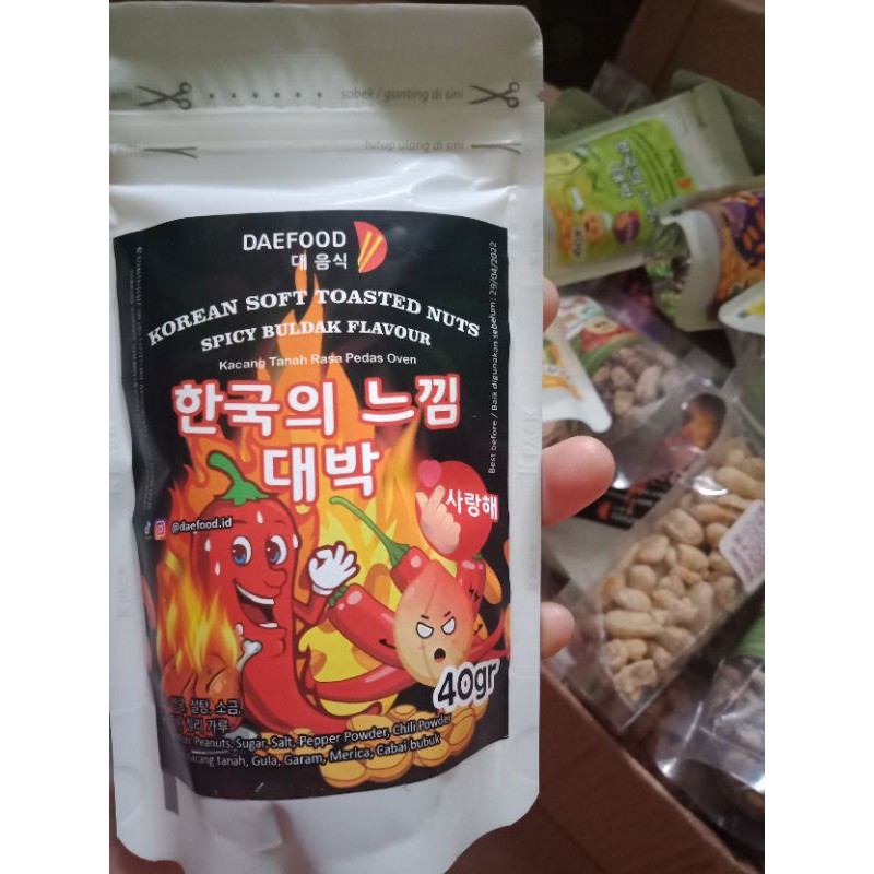 

Daefood Korean Soft Toasted Nuts SPICY BULDAK FLAVOUR 40 gr