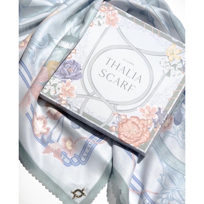 thalia scarf wearing klamby