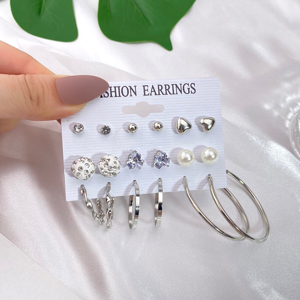 Set Anting Hoop Desain Kupu-Kupu Warna Emas Aksen Mutiara Bahan Logam Gaya Punk Untuk Wanita