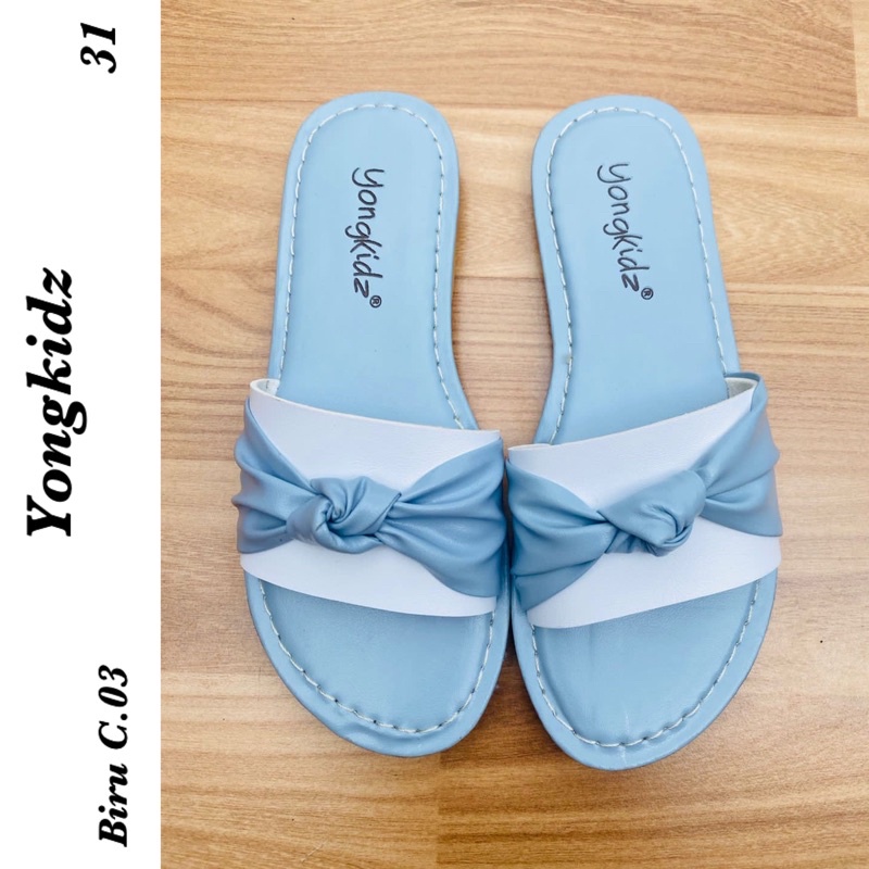 sandal anak biru pita