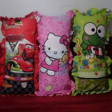 bantal cinta karakter