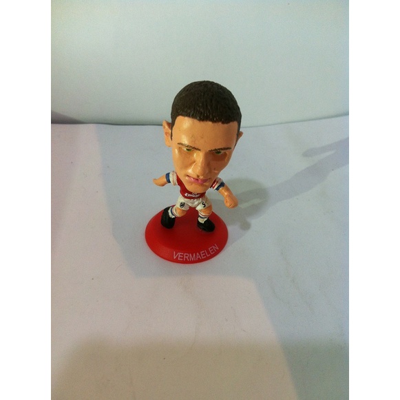 Soccerstarz. 2012-13 Arsenal - Thomas Vermaelen Home No. 5. Red SOC019 by CREATIVE DISTRIBUTION LTD 