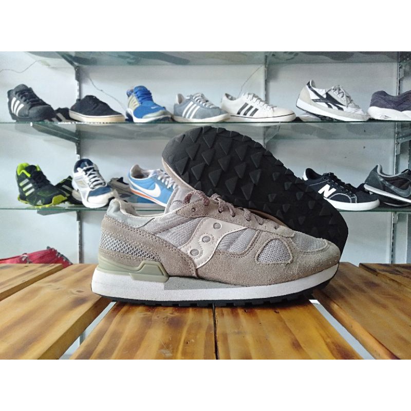 sepatu prelove merk Saucony Shadow original second