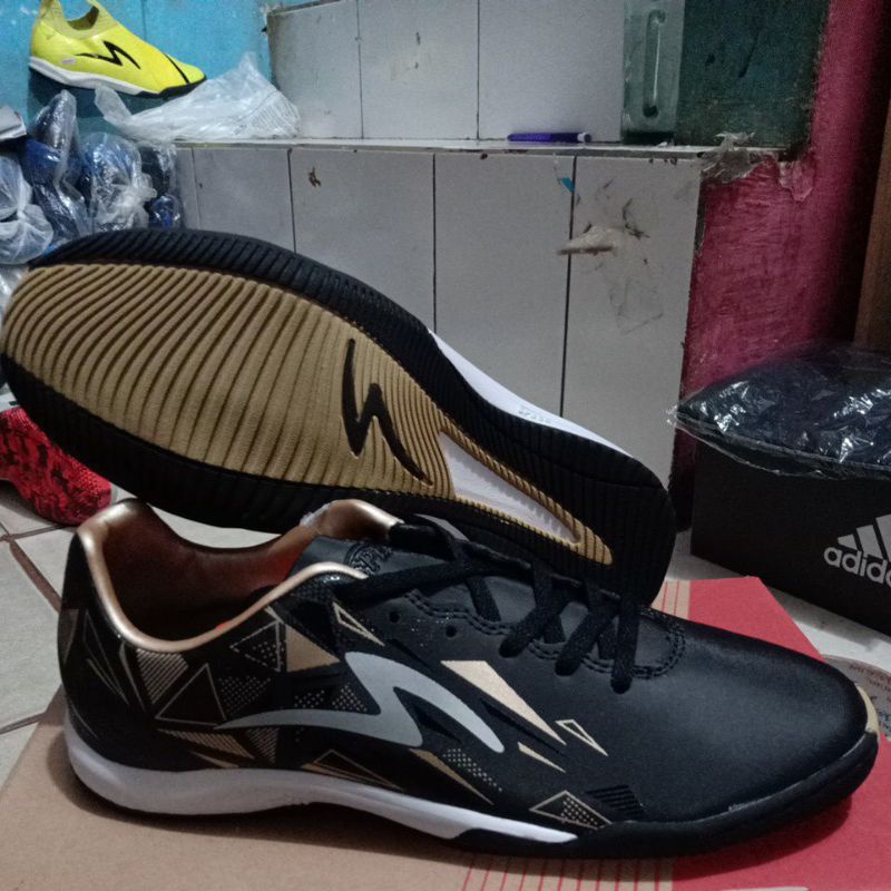 sepatu futsal specs speedblaze