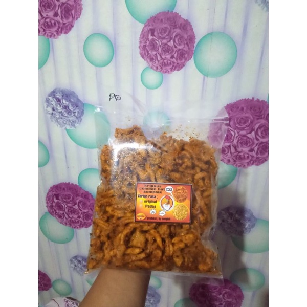 

Kripik usus pedas daun jeruk renyah