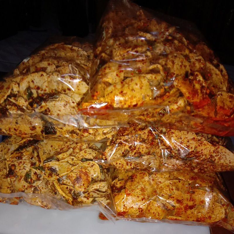 

basreng bulat berat 10kg buat glosiran,, murah meriah dapet pedas gurih, bisa di mix rasa original dan pedas, via chat