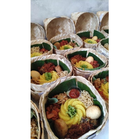 

Nasi Kuning Besek (khusus area Surabaya)