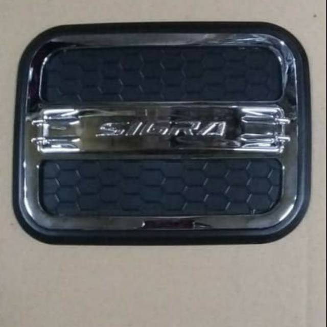 Tank cover mobil SIGRA hitam lis chrome