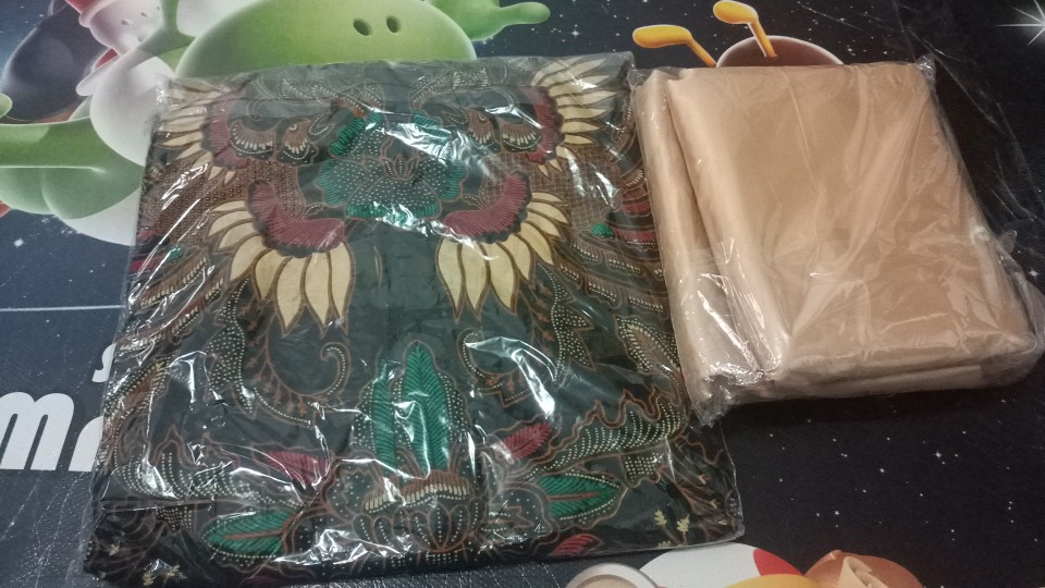 Kemeja Batik Pria Printing Motif Kupu Coklat / Putih