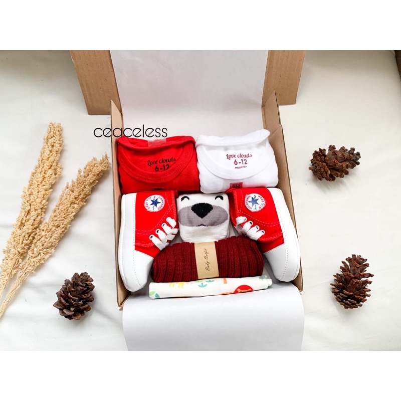 Hampers New Born Baby Hampers Bayi Kado Lahiran Kado Bayi Baju Bayi Sepatu Bayi Gift Box Baby-Casual Red J