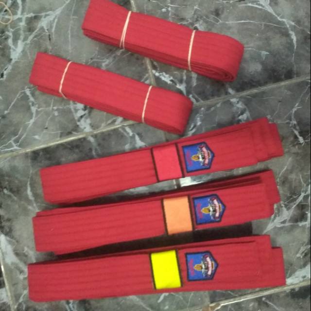 Sabuk merah Merpati Putih