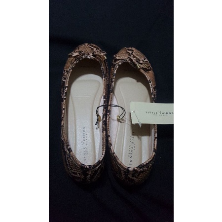 Sepatu Little Things She Needs