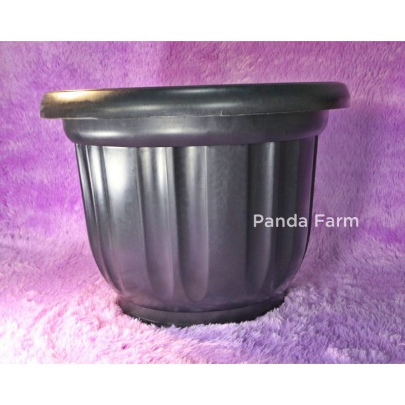 Pot Bunga Hitam Plastik / Pot Belimbing Besar ukuran 30 cm