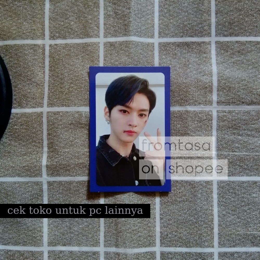 Lee Know Blue Border BB Levanter Stray Kids Photocard