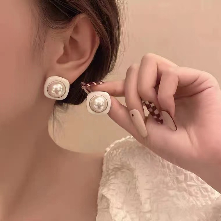 Anting Mutiara Gaya Retro Perancis