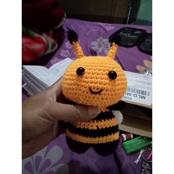 amigurumi bee