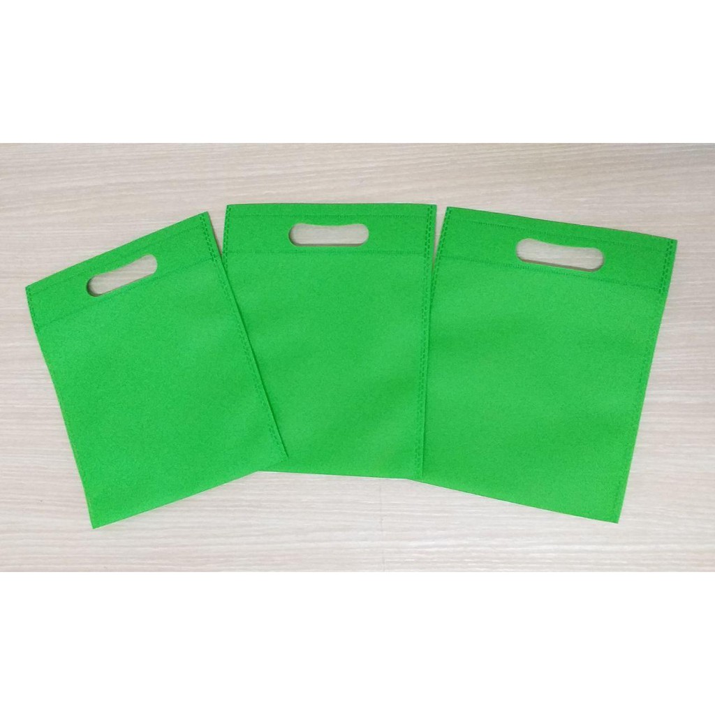 

GOODIE BAG SPUNBOND OVAL 20x25 (Kodian) / Tas Belanja Murah / Kantong Belanja / Souvenir